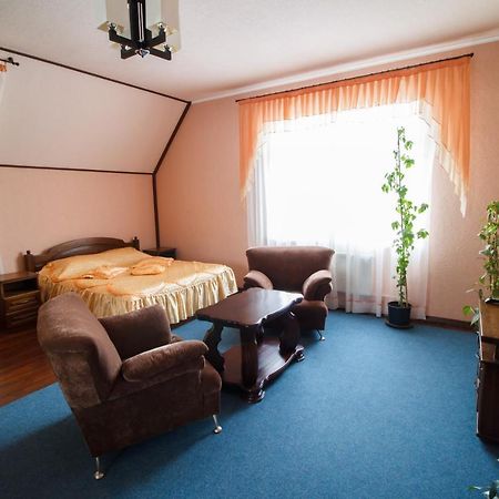 Hotel On Khmelnytskogo 8 Charkiv Esterno foto