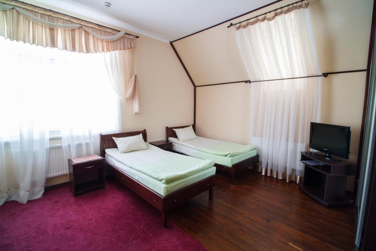Hotel On Khmelnytskogo 8 Charkiv Esterno foto