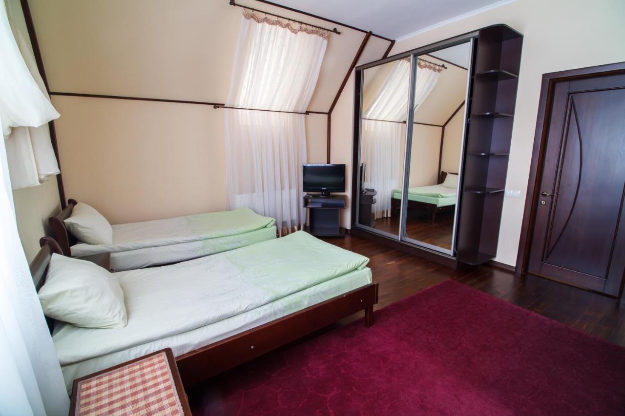 Hotel On Khmelnytskogo 8 Charkiv Esterno foto