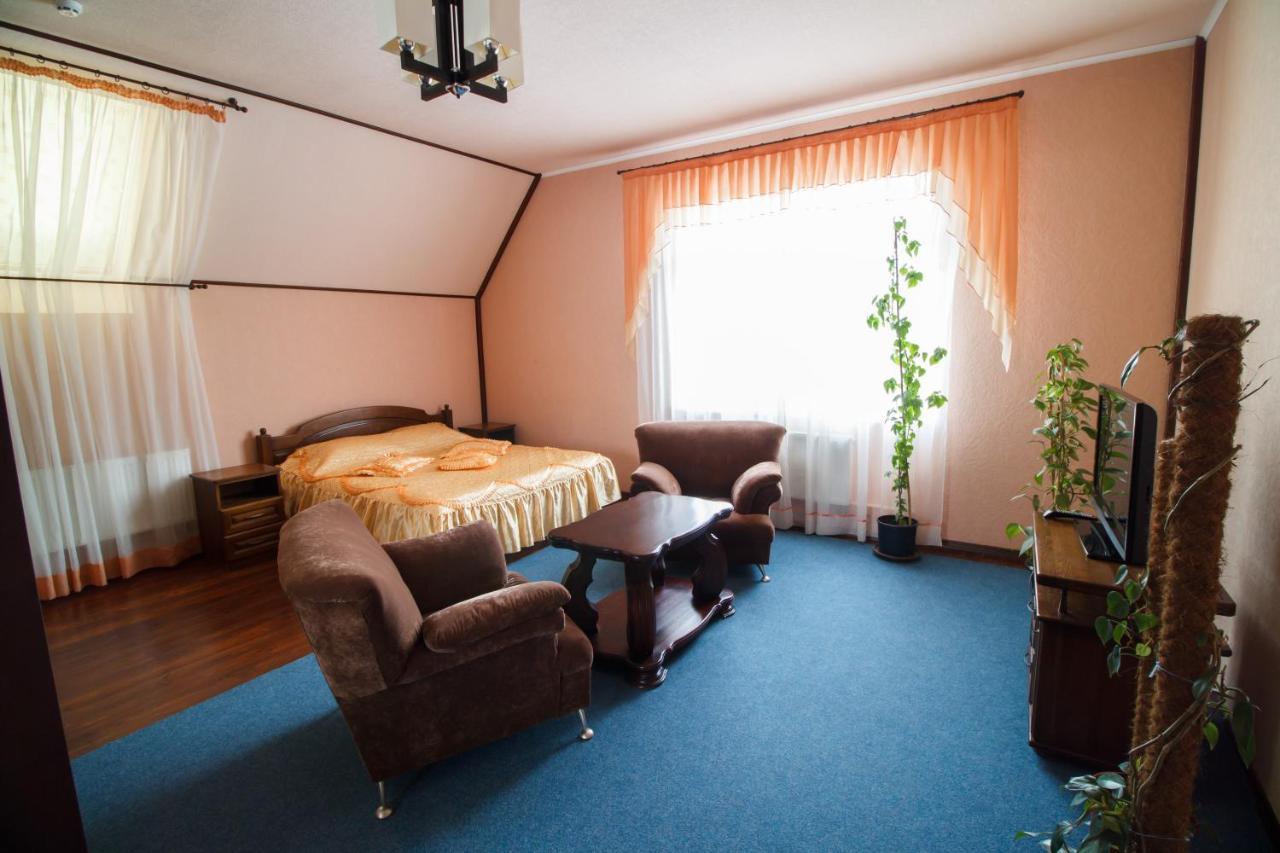 Hotel On Khmelnytskogo 8 Charkiv Esterno foto